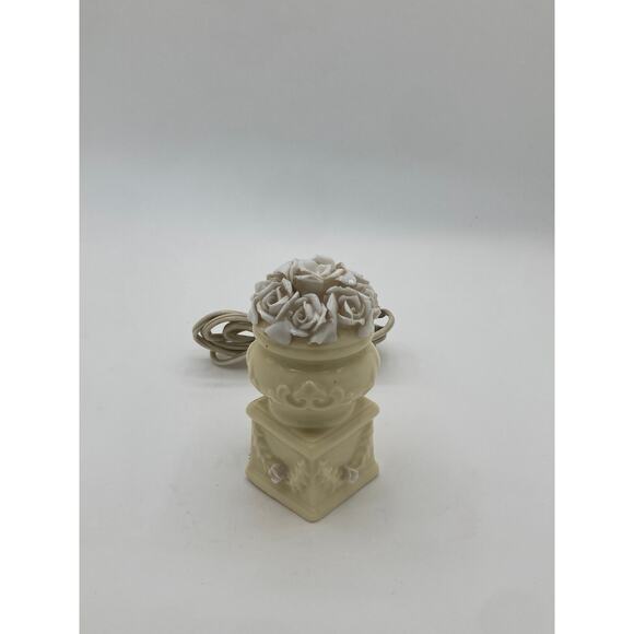 Vintage Italian Porcelain Rose TV Lamp by CAPODIMONTE Style Works - Picture 2 of 5